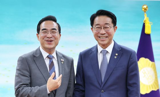 미소짓는 조정식 의장·박홍근 장관
