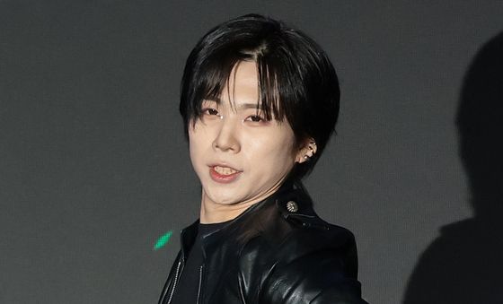 포즈 취하는 안타레스 하루