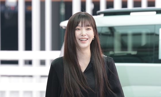 최희진, 설레는 첫 공항 패션