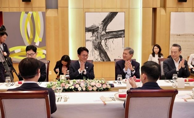 중국 기업인 만난 김민석 국무총리