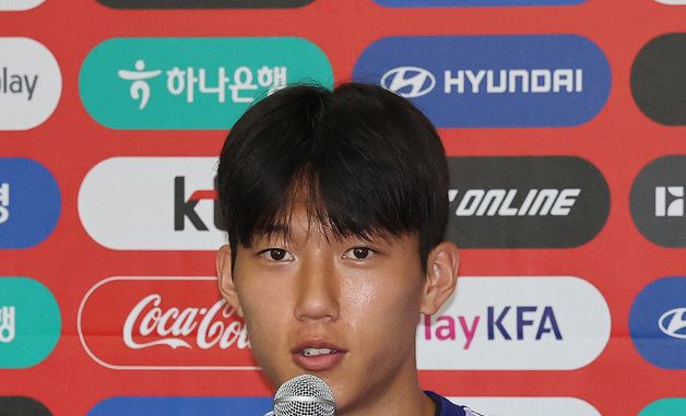 취재진 질문에 답하는 이한범