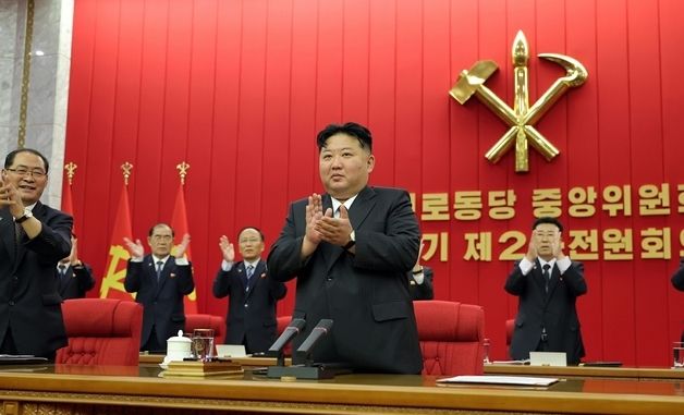 김정은, 노동당 전원회의 확대회의 주재…당·국가 정책 중간 총화