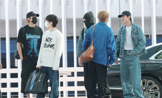 방탄소년단, 출국하는 국가대표 그룹