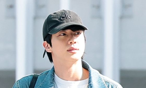 진, 출국하는 월드와이드핸섬