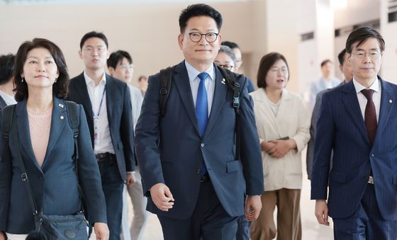 출국하는 송영길 의원