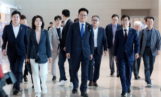 출국하는 송영길 의원