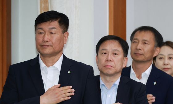 국민의례하는 국가안보실 차장들
