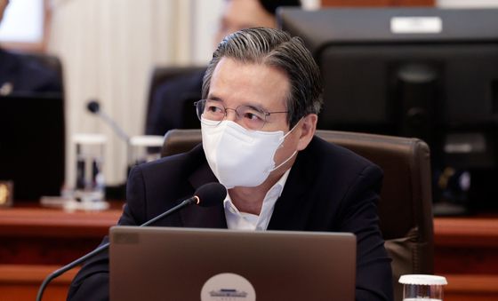발언하는 김용범 정책실장