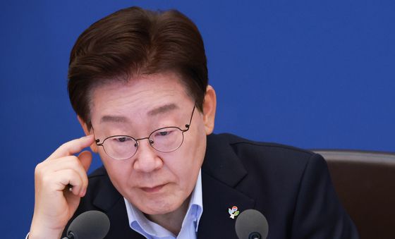 보고 받는 이재명 대통령