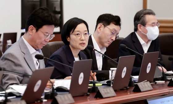 국무회의 발언하는 한성숙 장관
