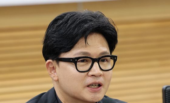 격려사하는 한동훈 무소속 의원