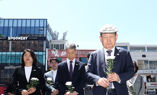 이태원참사 현장 찾은 송두환 신임 특조위원장