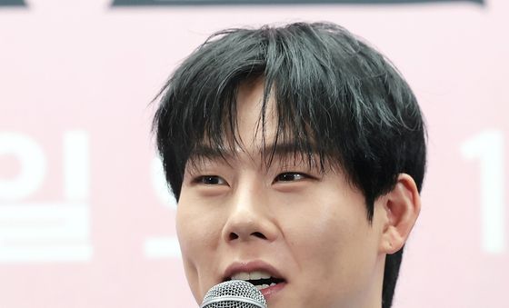 인사말 하는 몬스타엑스 주헌