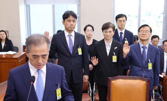 오전 국조특위 불출석한 증인들의 증인 선서