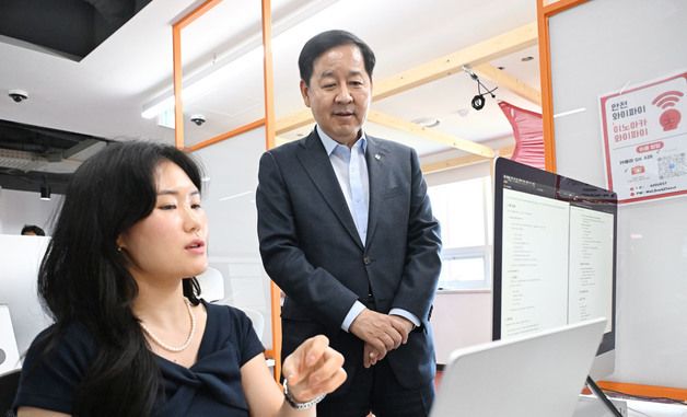 구윤철 부총리, 에이전틱 인공지능 교육생과 대화