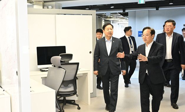 구윤철 경제부총리, 에이전틱 인공지능 교육 현장방문
