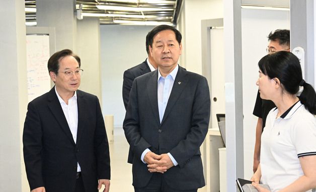 구윤철 경제부총리, 에이전틱 인공지능 교육 현장 시찰