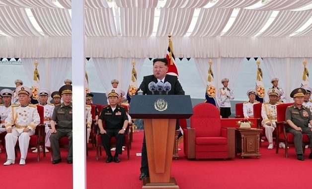 김정은 "北 해군이 연안방어용이던 시기는 지나갔다"