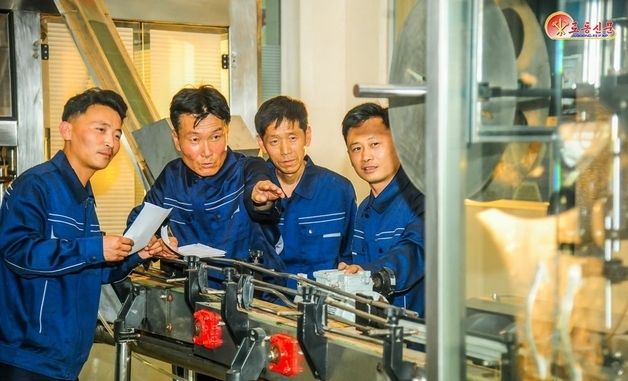 北 "기술혁신 경기 나선 평양기초식품공장"