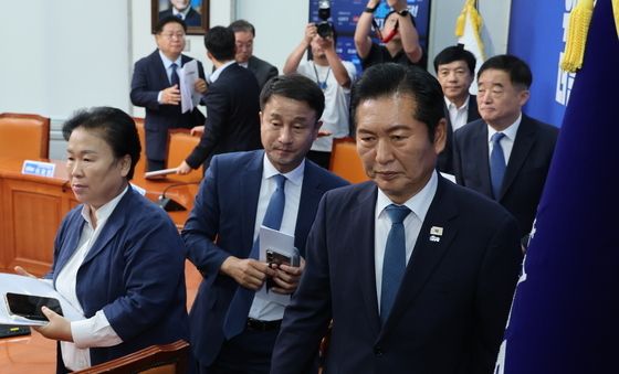 사퇴 표명한 정청래 대표