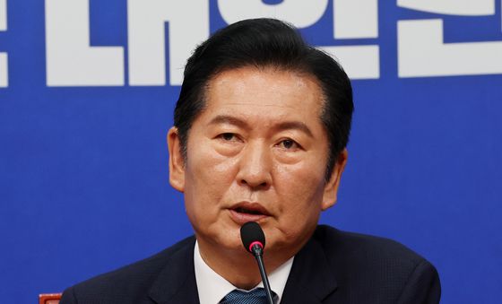 당 대표 사퇴 발표하는 정청래 대표