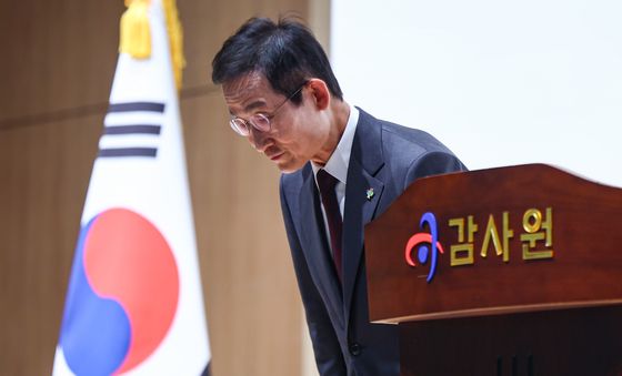 인사하는 김호철 감사원장