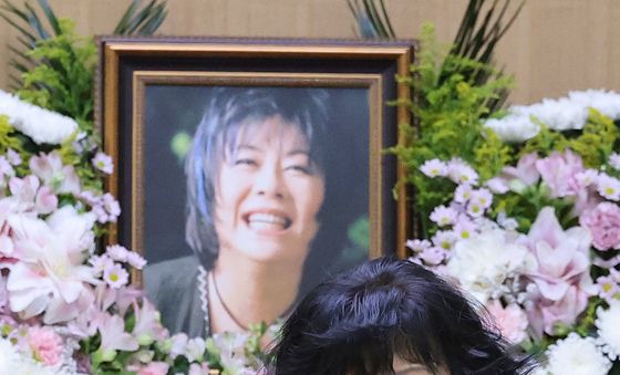 눈물 흘리는 장미화