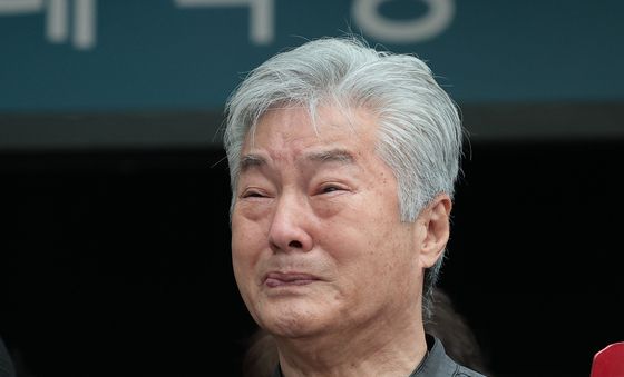 고 옥희 마지막 배웅하는 한지일
