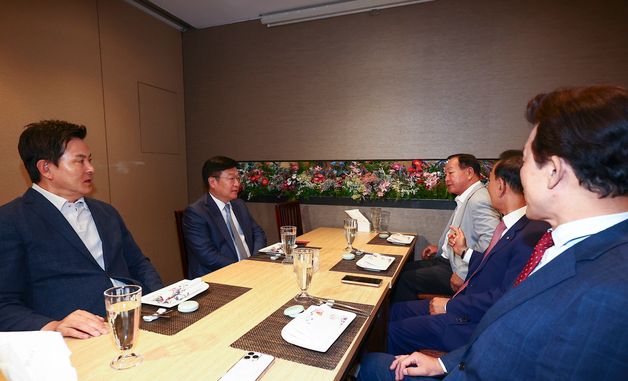 정점식 원내대표, 4선 의원과 오찬