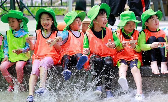 '여름은 물놀이의 계절'