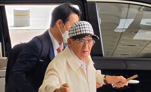 이만희 총회장, 영장심사 전 합수본 도착