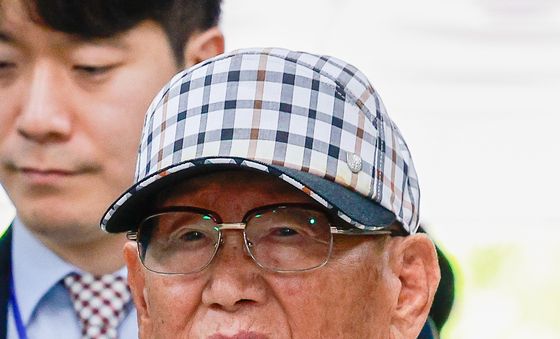 '국힘 집단 입당 의혹' 이만희 총회장 영장심사 출석