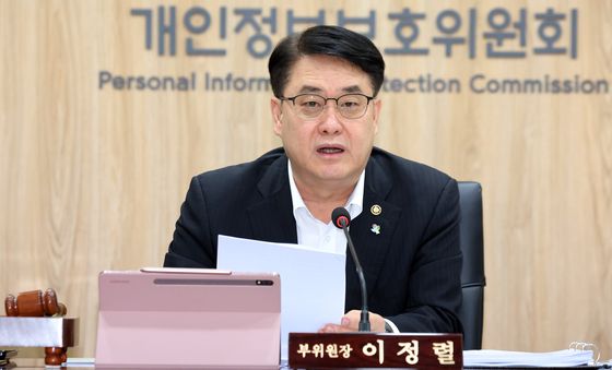 전체회의 모두 발언하는 이정렬 부위원장