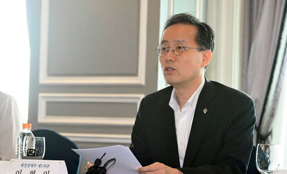 발언하는 이형일 재정경제부 차관