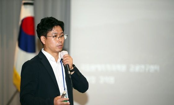 제주플러스포럼 발표하는 강석범 센터장