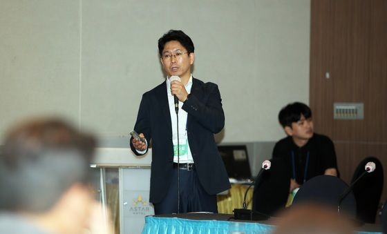 제주플러스포럼 발표하는 강석범 센터장