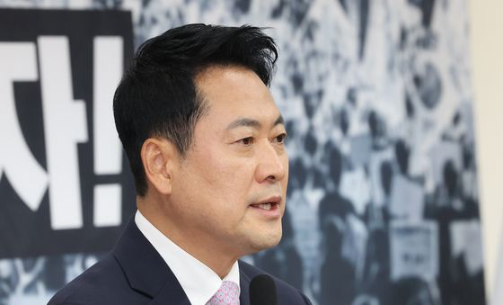 기자회견하는 장동혁 대표