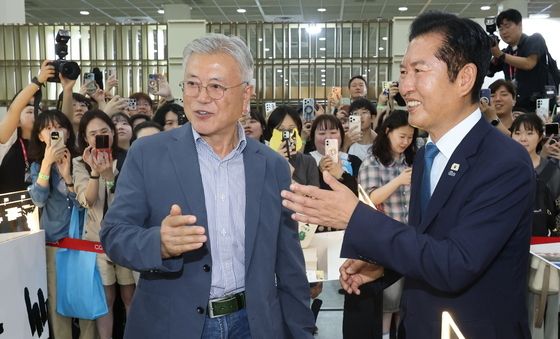 정청래 전 대표, 문재인 전 대통령과 대화