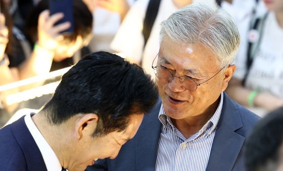 대표직 사퇴 후 문재인 전 대통령 찾은 정청래