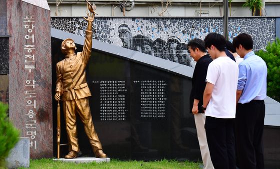 '선배님들의 나라사랑 정신 잊지 않겠습니다'