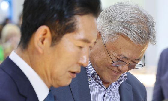 서울국제도서전서 만난 문재인·정청래