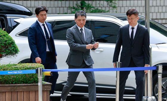 항소심 첫 공판 출석하는 김범수 카카오 창업주