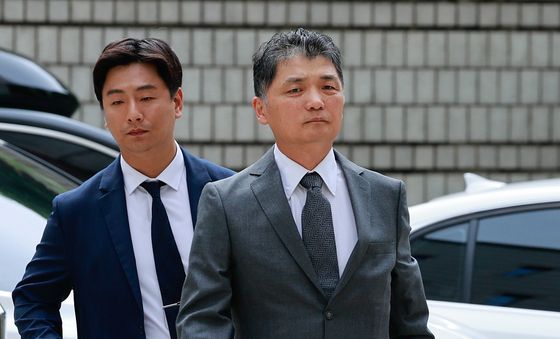 고등법원 도착한 김범수 카카오 창업주