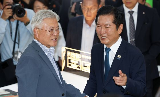 서울국제도서전에서 만난 문재인·정청래