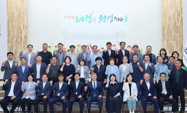 퇴임 앞둔 김완근 제주시장, 마지막 간부 회의