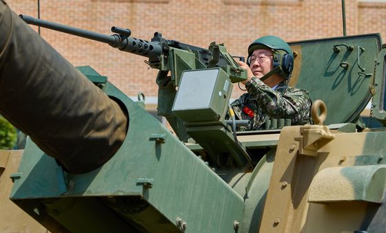 K-9 자주포 탑승한 이재명 대통령