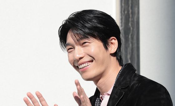 위하준, 찜통더위 날라는 시원한 미소