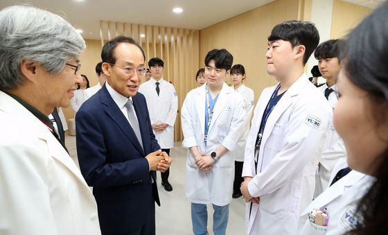 의대생·전공의 격려하는 추경호 당선인