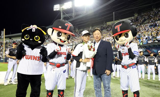 감독 데뷔 13년 만에… 역대 9번째 700승 달성한 염경엽 감독