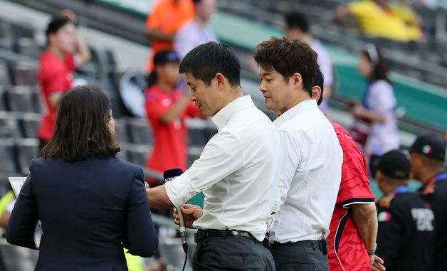 남아공전 중계 나선 이영표·전현무